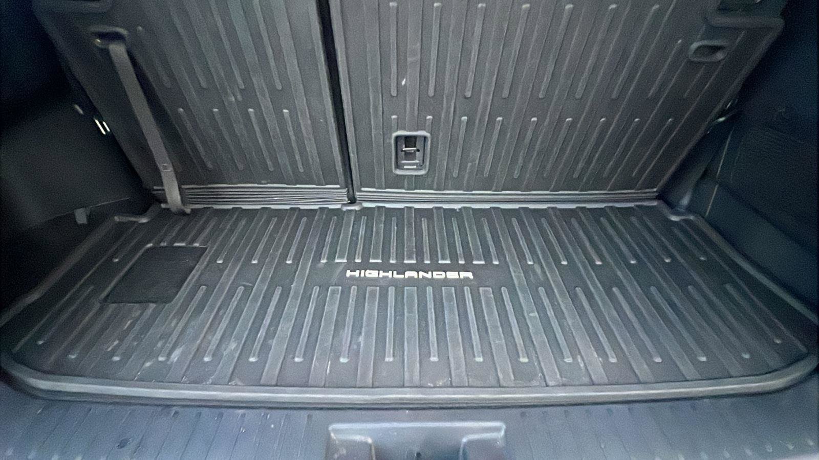 Used 2021 Toyota Highlander XLE image 17