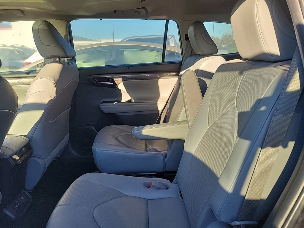 Used 2020 Toyota Highlander Limited AWD/4WD image 15