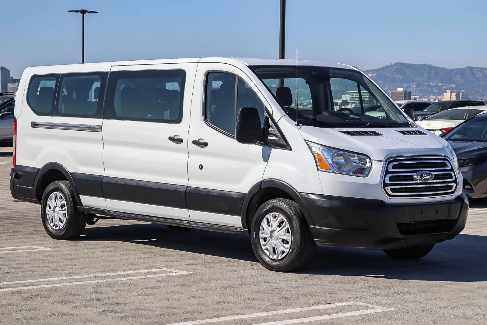 Used 2019 Ford Transit 350 XLT image 3