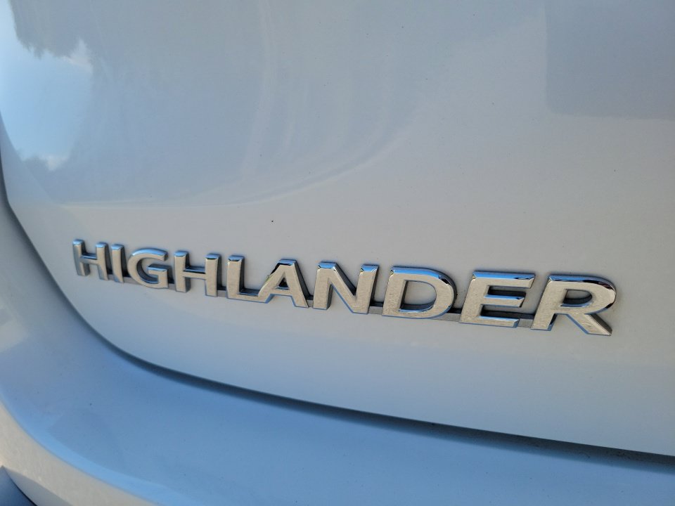 Used 2019 Toyota Highlander Plus FWD image 14