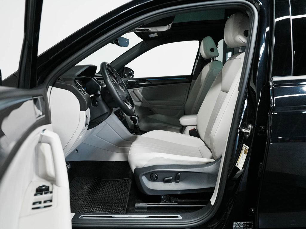 Used 2023 Volkswagen Tiguan SE R-Line AWD/4WD image 28