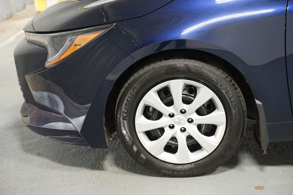 Certified 2025 Toyota Corolla LE image 5