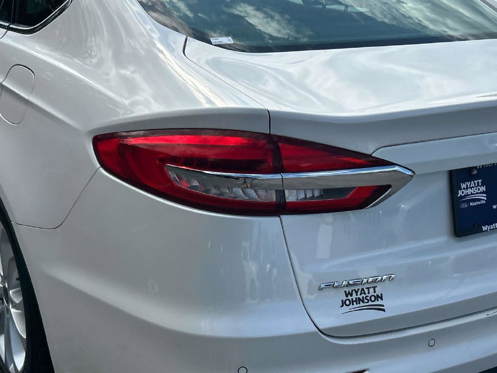 Used 2020 Ford Fusion SE FWD image 12