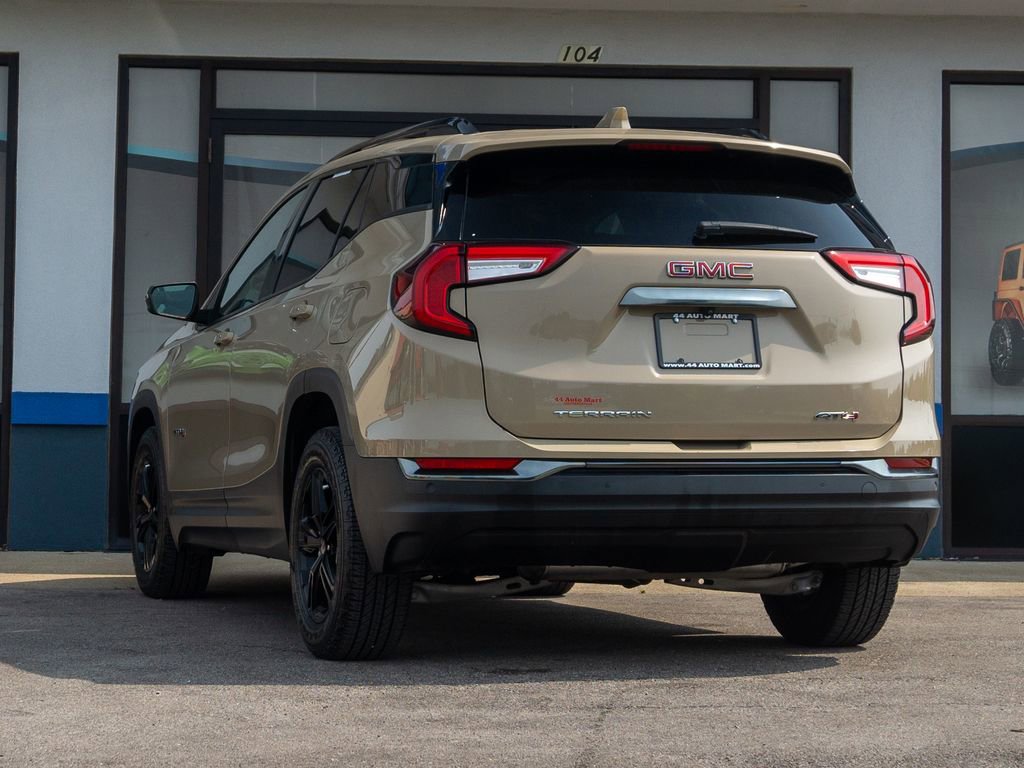 Used 2022 GMC Terrain AT4 image 8