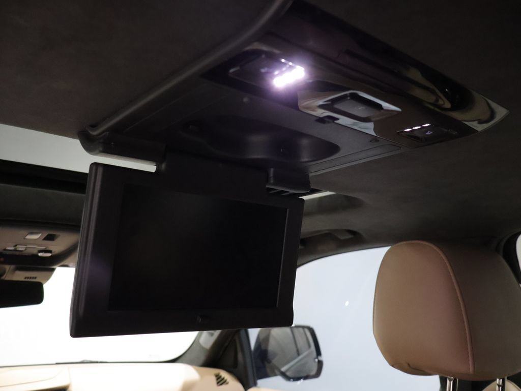 Used 2020 Cadillac Escalade Platinum AWD/4WD image 19