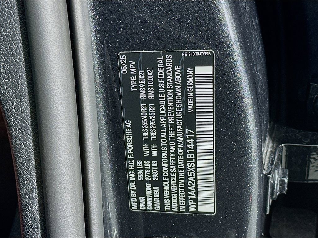 Used 2025 Porsche Macan image 36