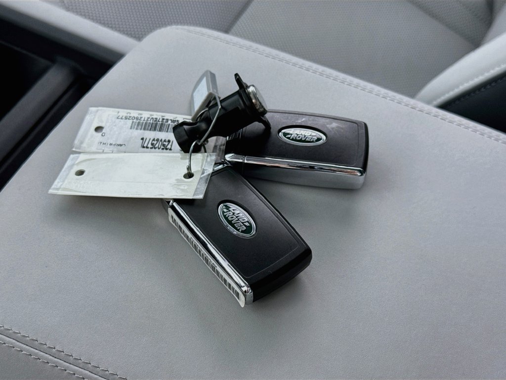 Used 2026 Land Rover Defender 110 X-Dynamic SE AWD/4WD image 17