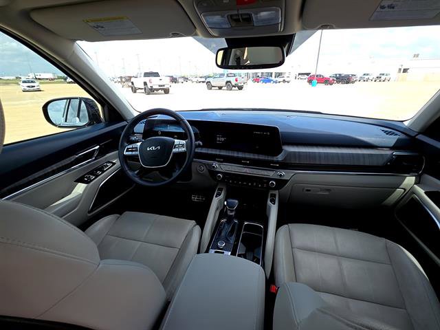 Used 2024 Kia Telluride SX w/ Towing Package image 11