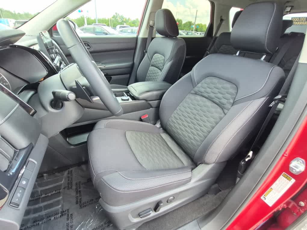 Used 2023 Nissan Pathfinder SV AWD/4WD image 12
