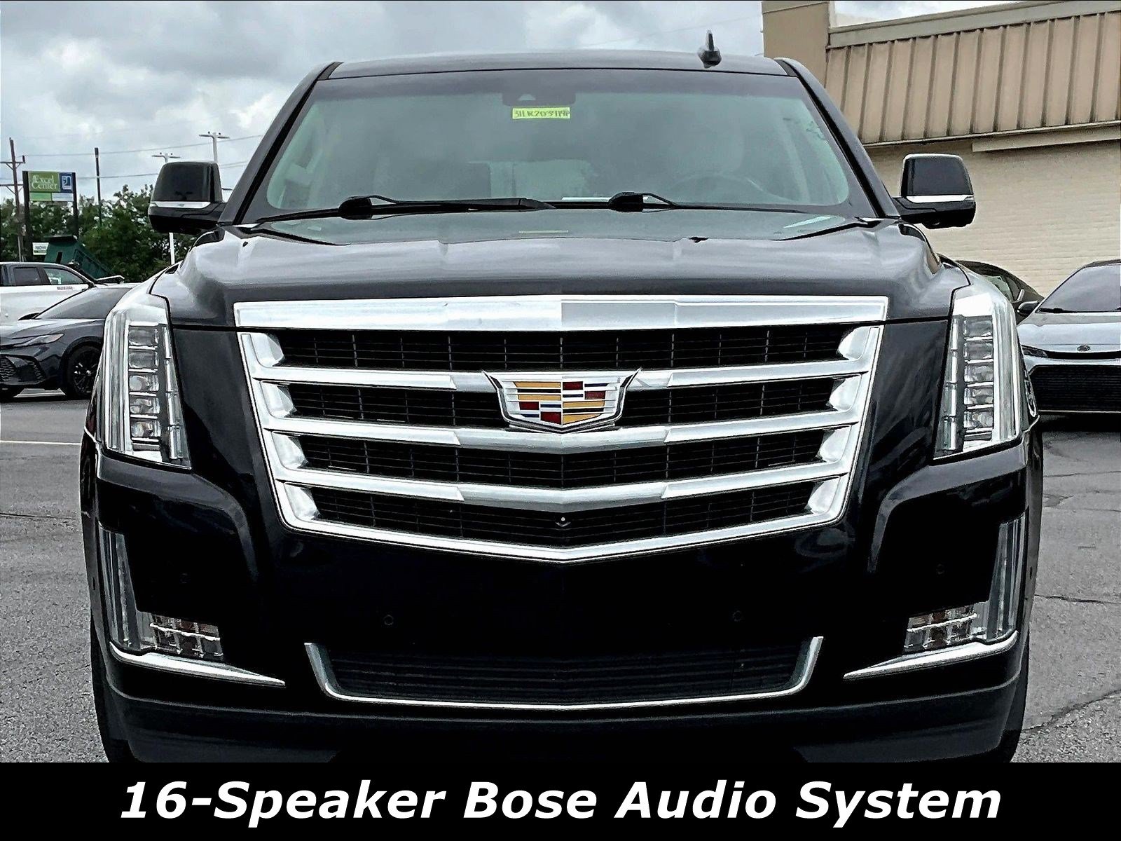 Used 2020 Cadillac Escalade Luxury AWD/4WD image 2