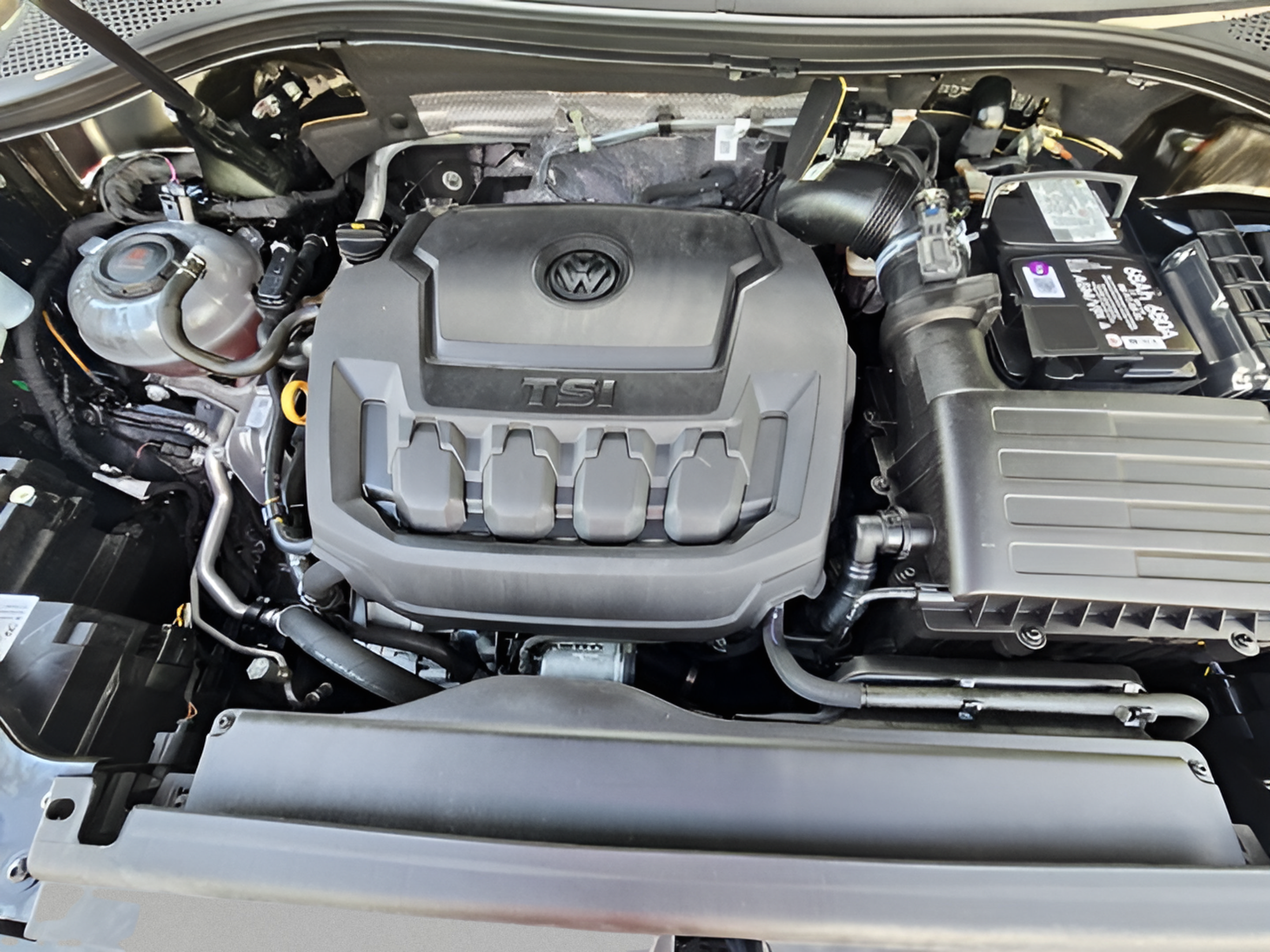 Certified 2023 Volkswagen Tiguan SE R-Line FWD image 23