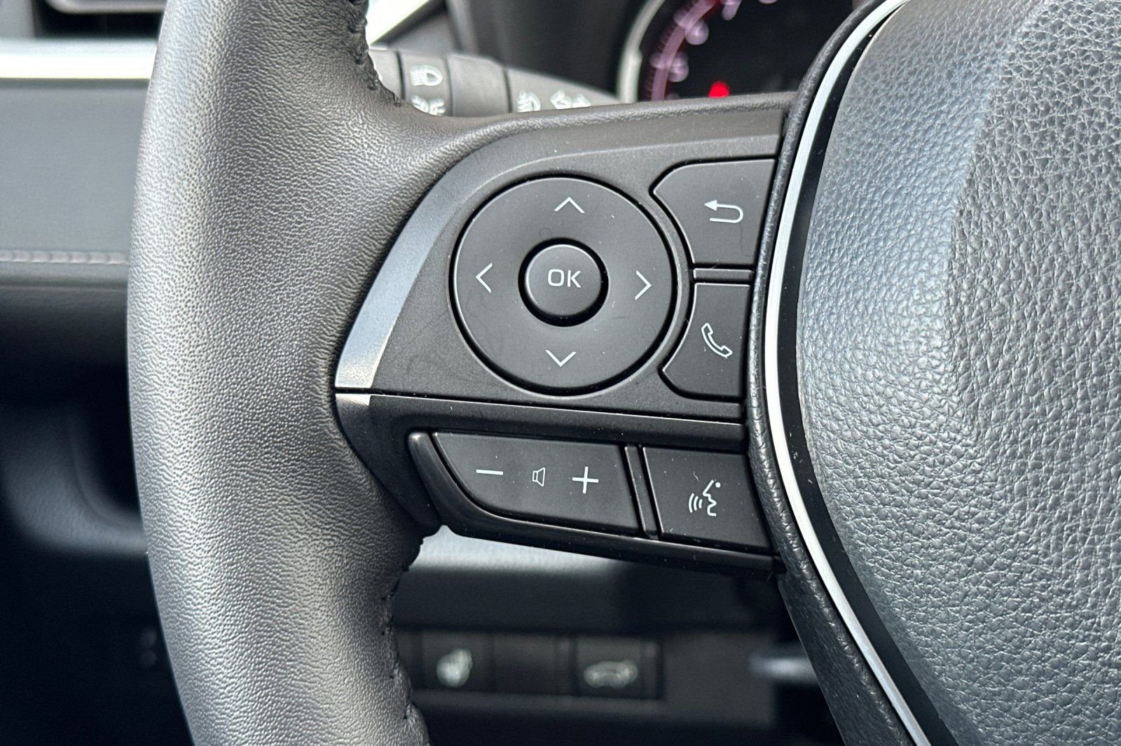 Used 2023 Toyota RAV4 XLE Premium image 32