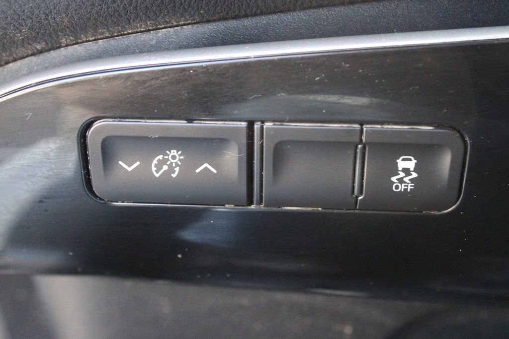 Used 2016 Toyota Prius Two image 24