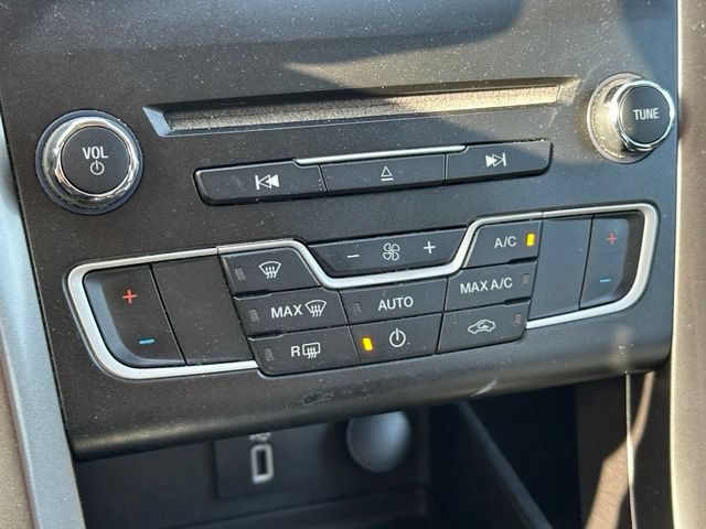 Used 2017 Ford Fusion SE w/ Fusion SE Technology Package FWD image 27