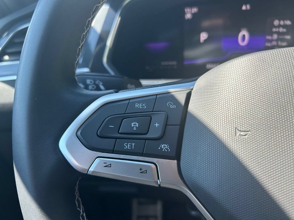 Certified 2023 Volkswagen Tiguan SE R-Line FWD image 16