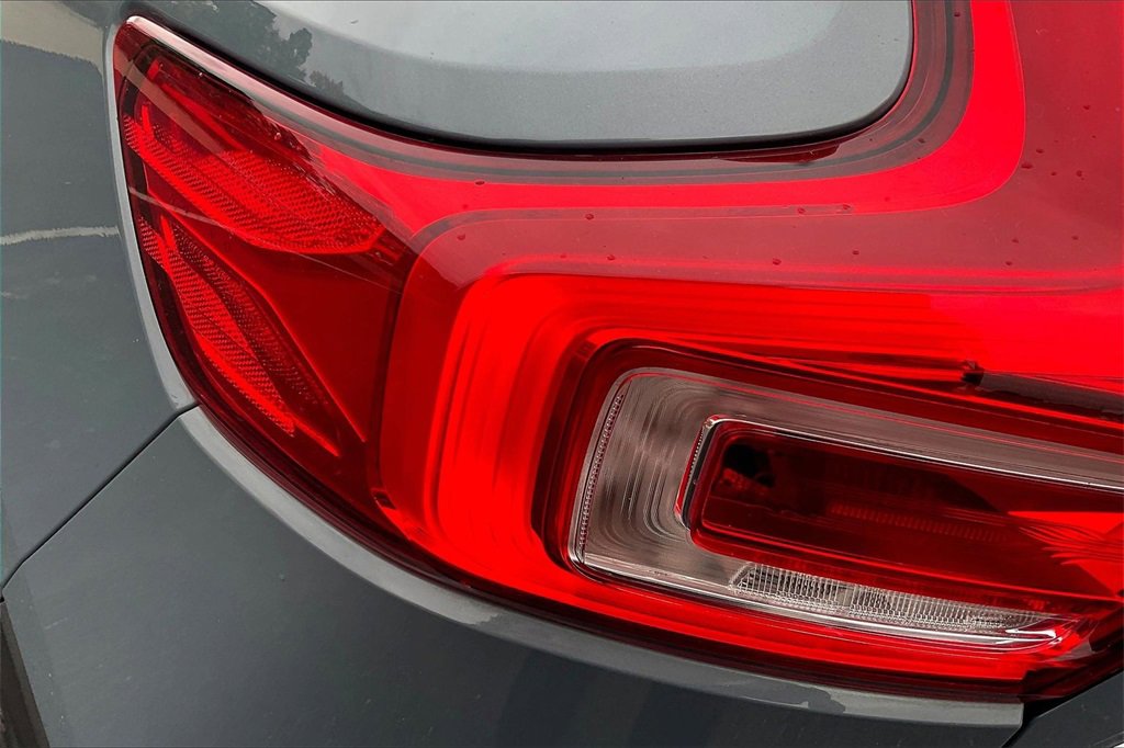 Used 2021 Volvo XC40 T5 R-Design w/ Climate Package image 30