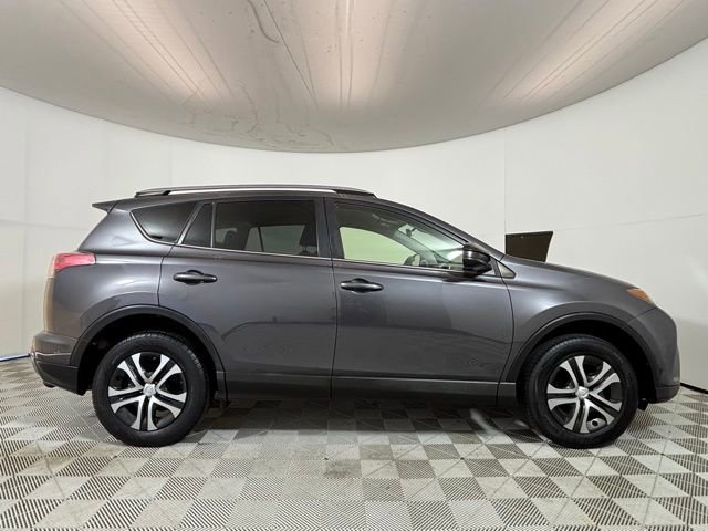Used 2017 Toyota RAV4 LE AWD/4WD image 8