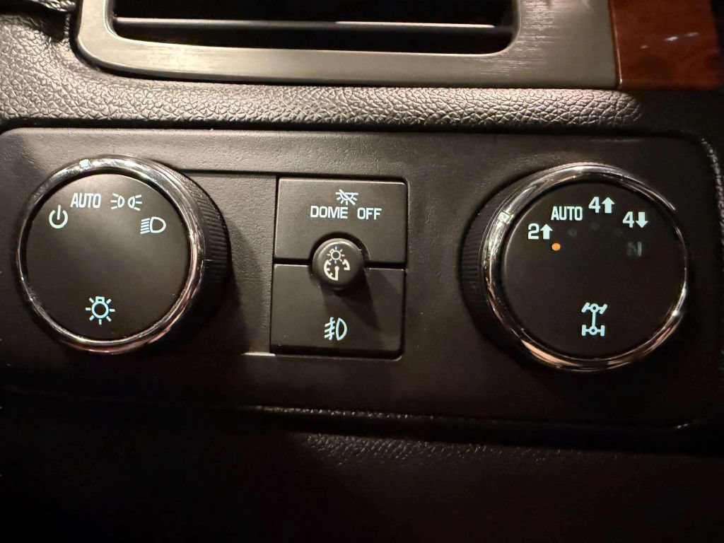Used 2012 Chevrolet Avalanche LTZ AWD/4WD image 41