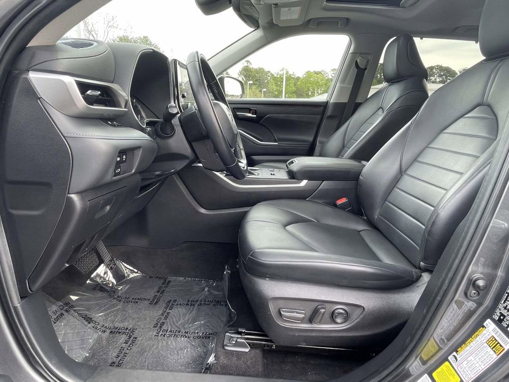 Used 2023 Toyota Highlander XLE image 22