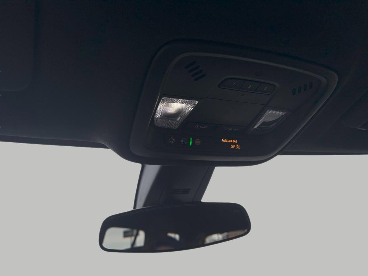 Used 2023 Chevrolet Traverse LT image 18
