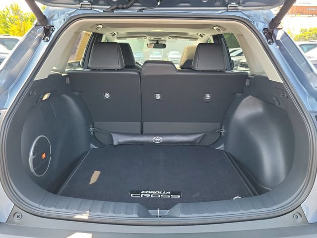 Used 2023 Toyota Corolla Cross XLE w/ Convenience Package FWD image 8