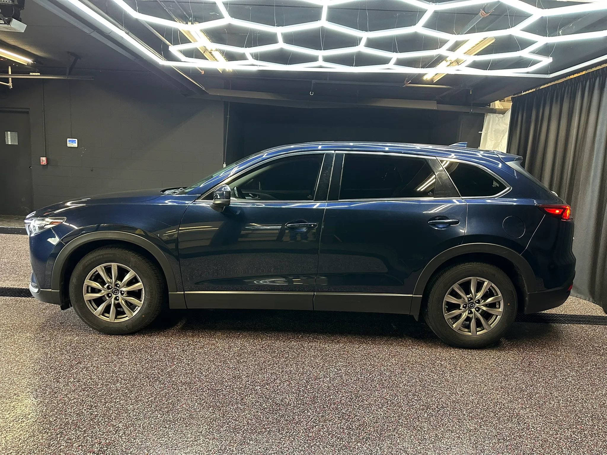 Used 2018 MAZDA CX-9 Touring w/ Touring Premium Package AWD/4WD image 4