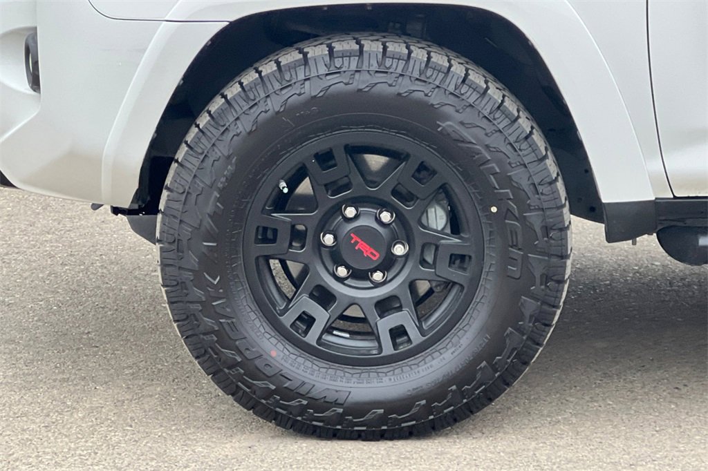 Used 2021 Toyota 4Runner Venture w/ Moonroof Package image 28