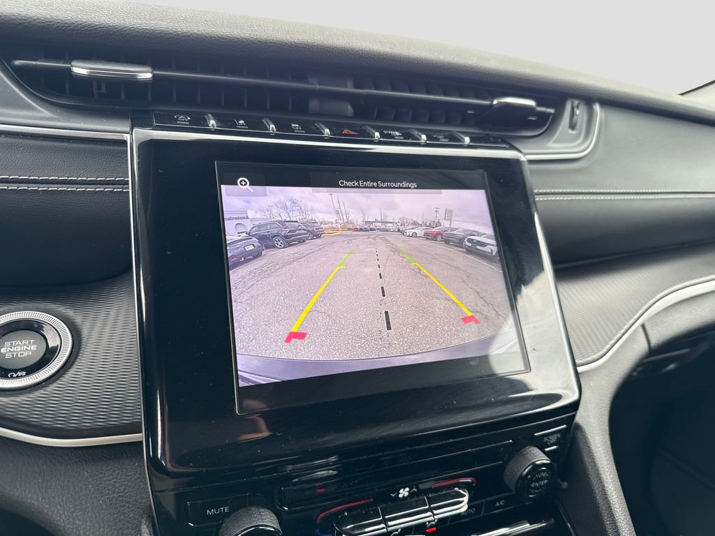 Used 2023 Jeep Grand Cherokee Laredo image 21