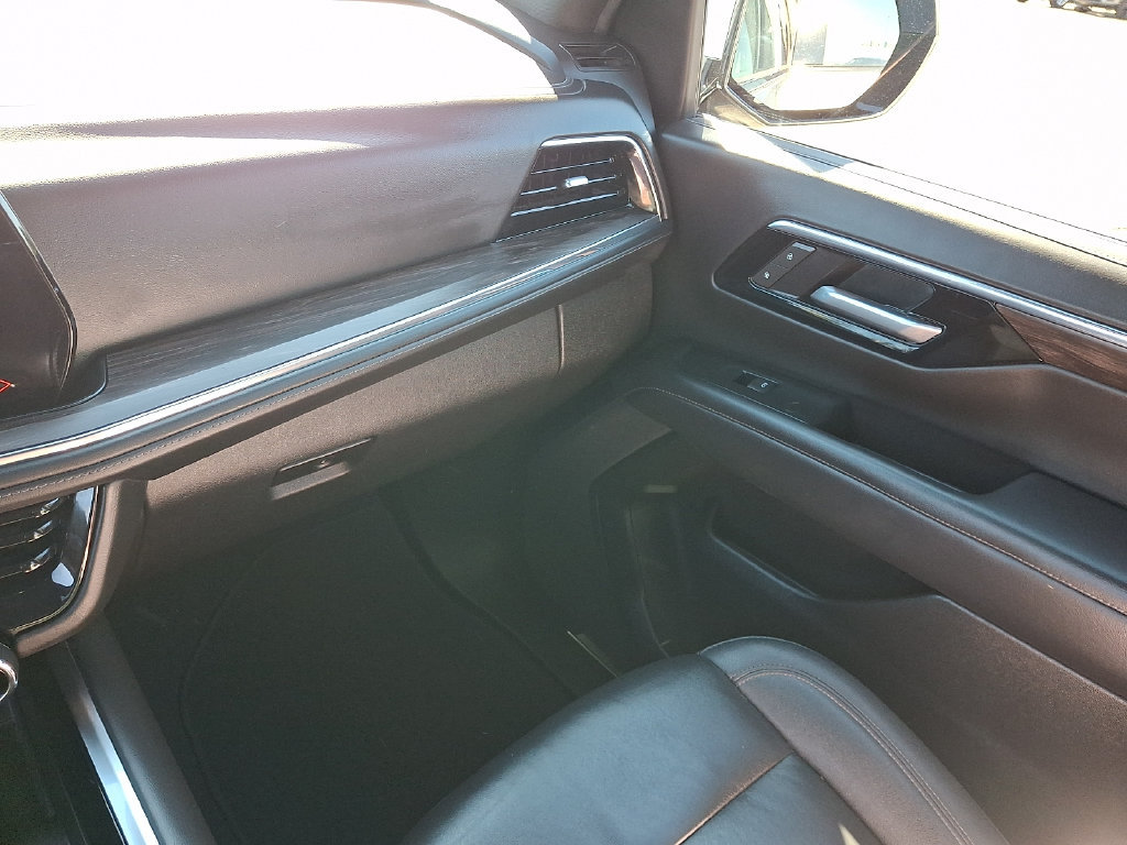 Used 2025 Chevrolet Suburban Z71 AWD/4WD image 17