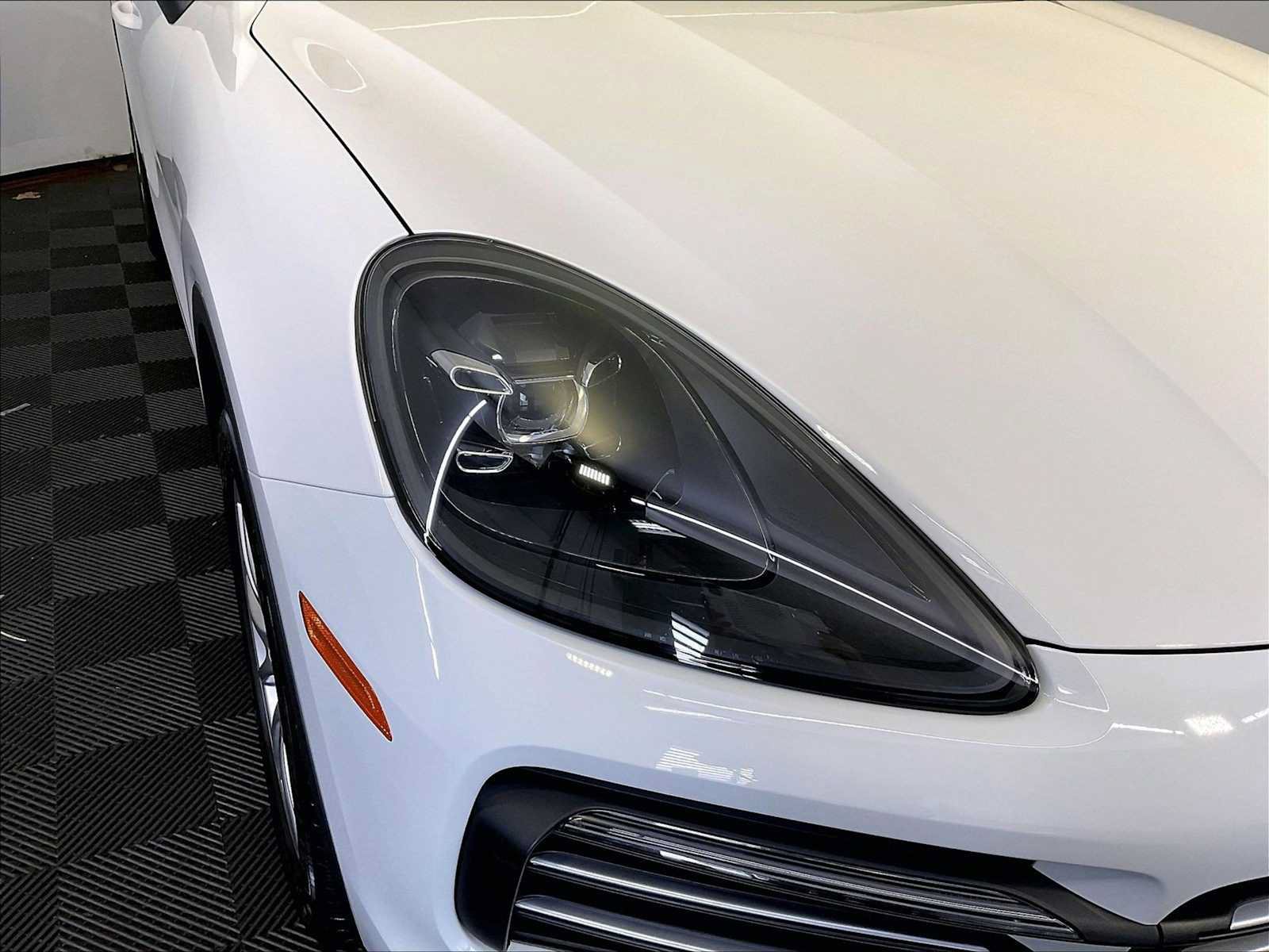 Certified 2021 Porsche Cayenne AWD/4WD image 12