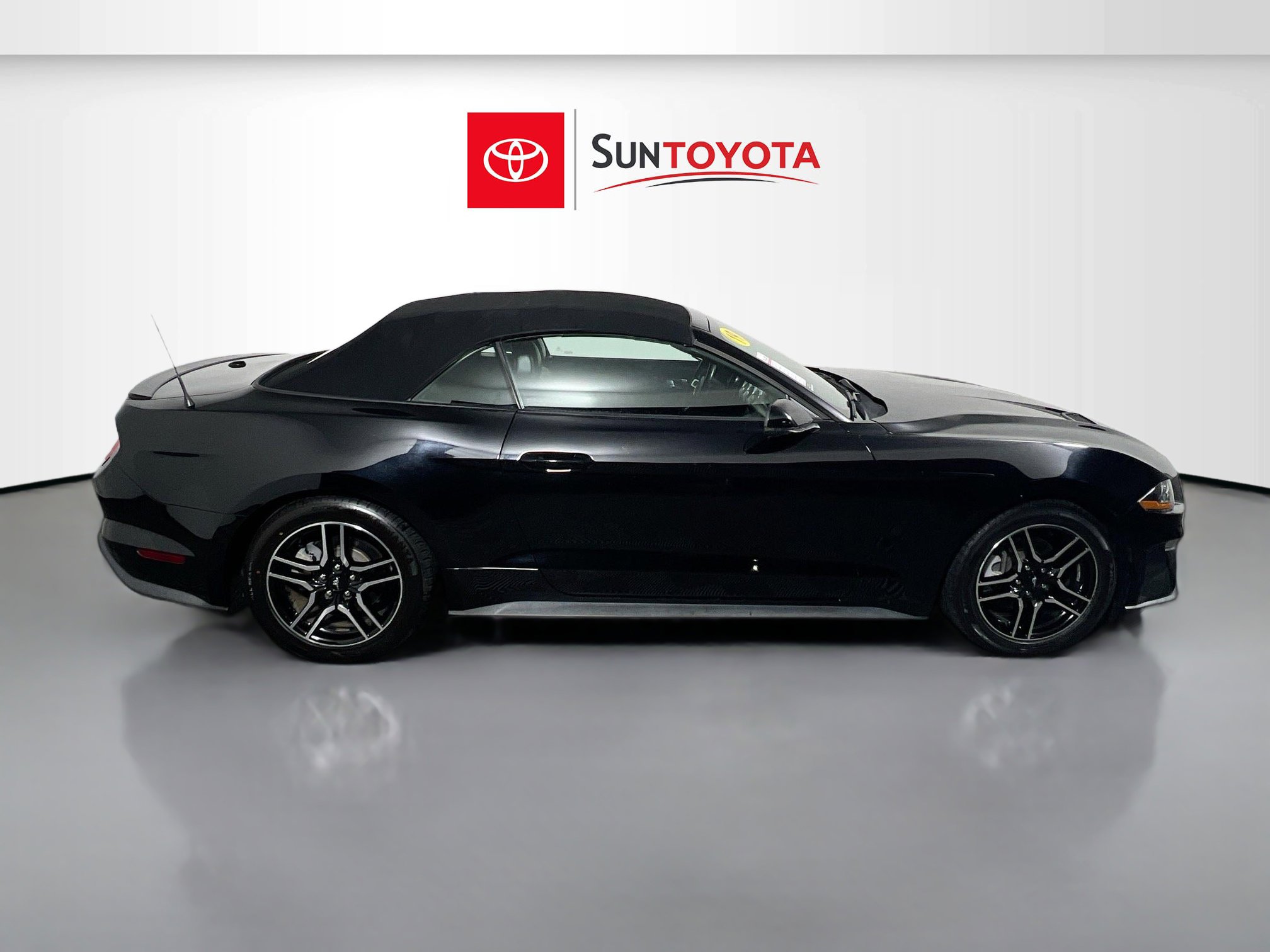 Used 2019 Ford Mustang Premium image 2