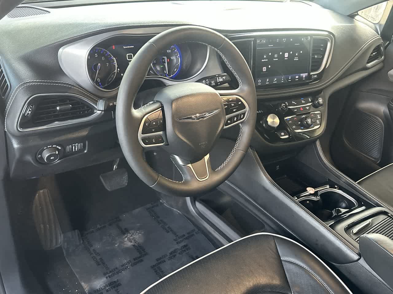 Used 2026 Chrysler Pacifica Limited FWD image 13