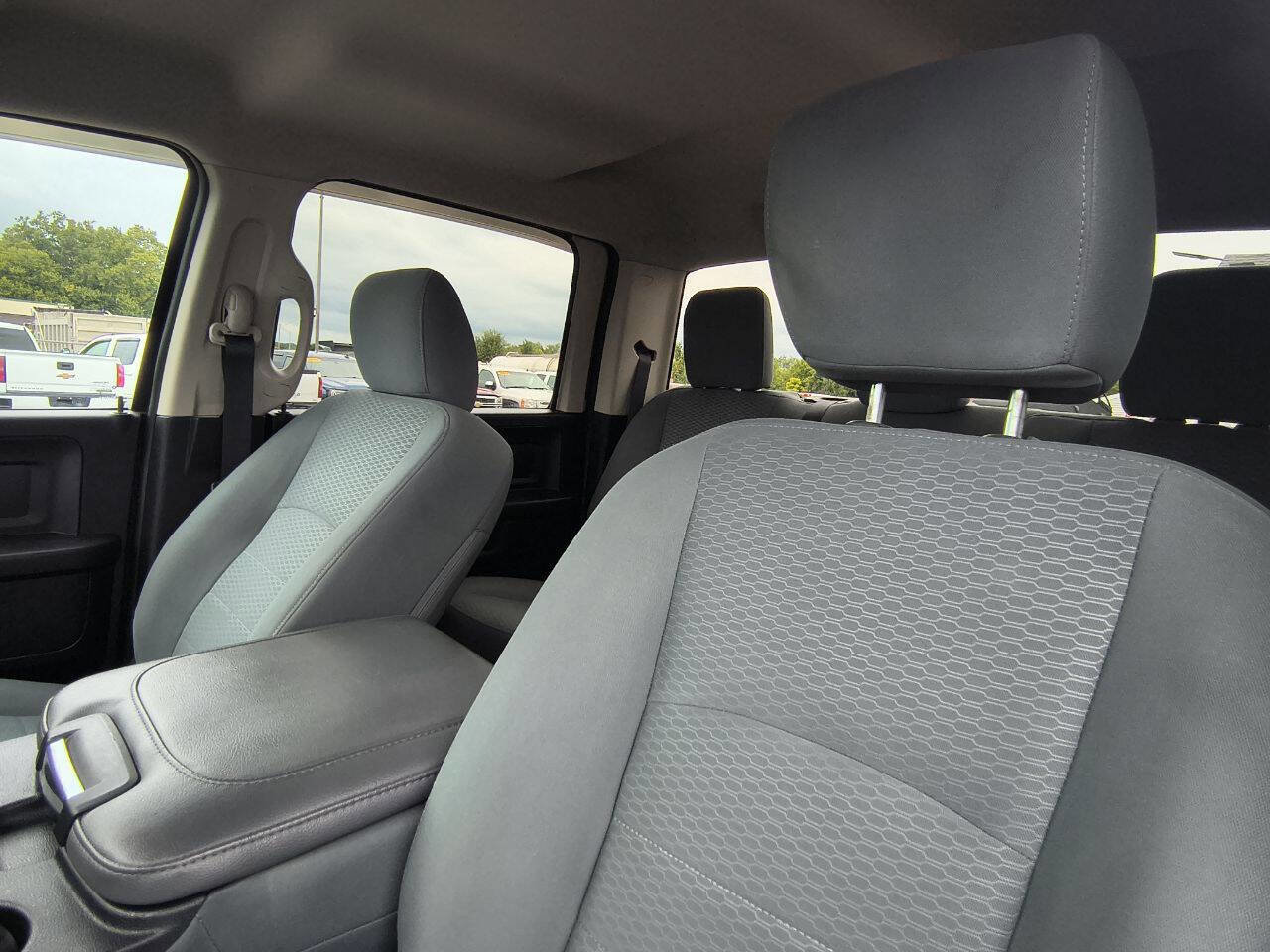 Used 2017 RAM 2500 Tradesman w/ Chrome Appearance Group image 13