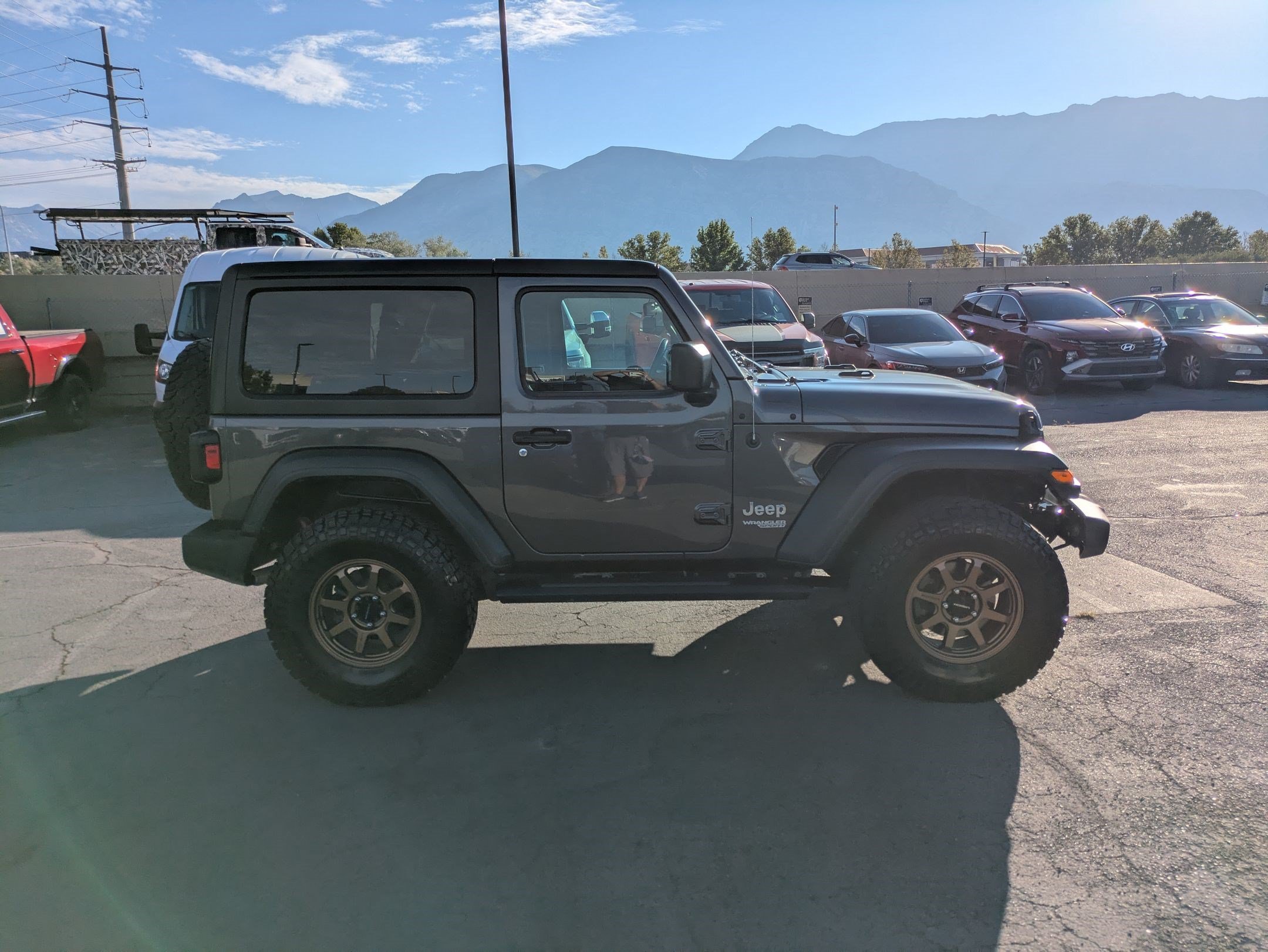 Used 2018 Jeep Wrangler Sport AWD/4WD image 2