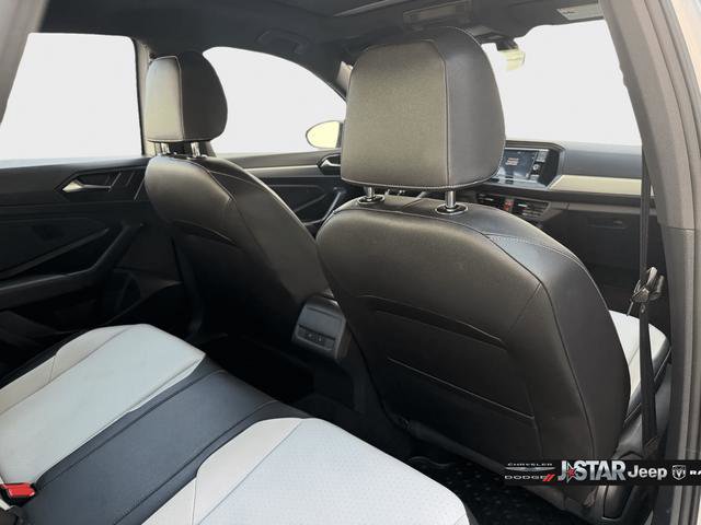 Used 2019 Volkswagen Jetta R-Line w/ R-Line Cold Weather Package FWD image 29