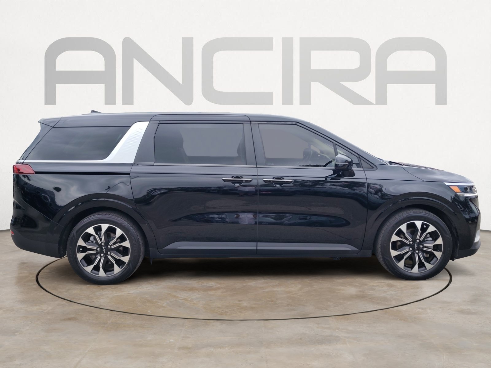 Used 2024 Kia Carnival EX FWD image 12