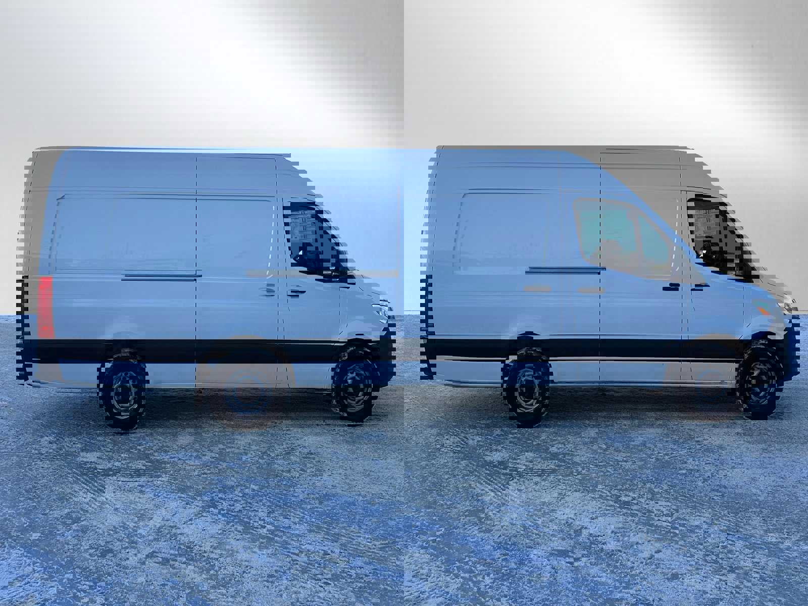 Used 2023 Mercedes-Benz Sprinter 2500 image 2