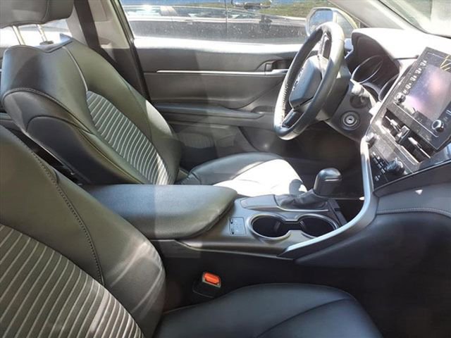 Used 2024 Toyota Camry SE FWD image 3