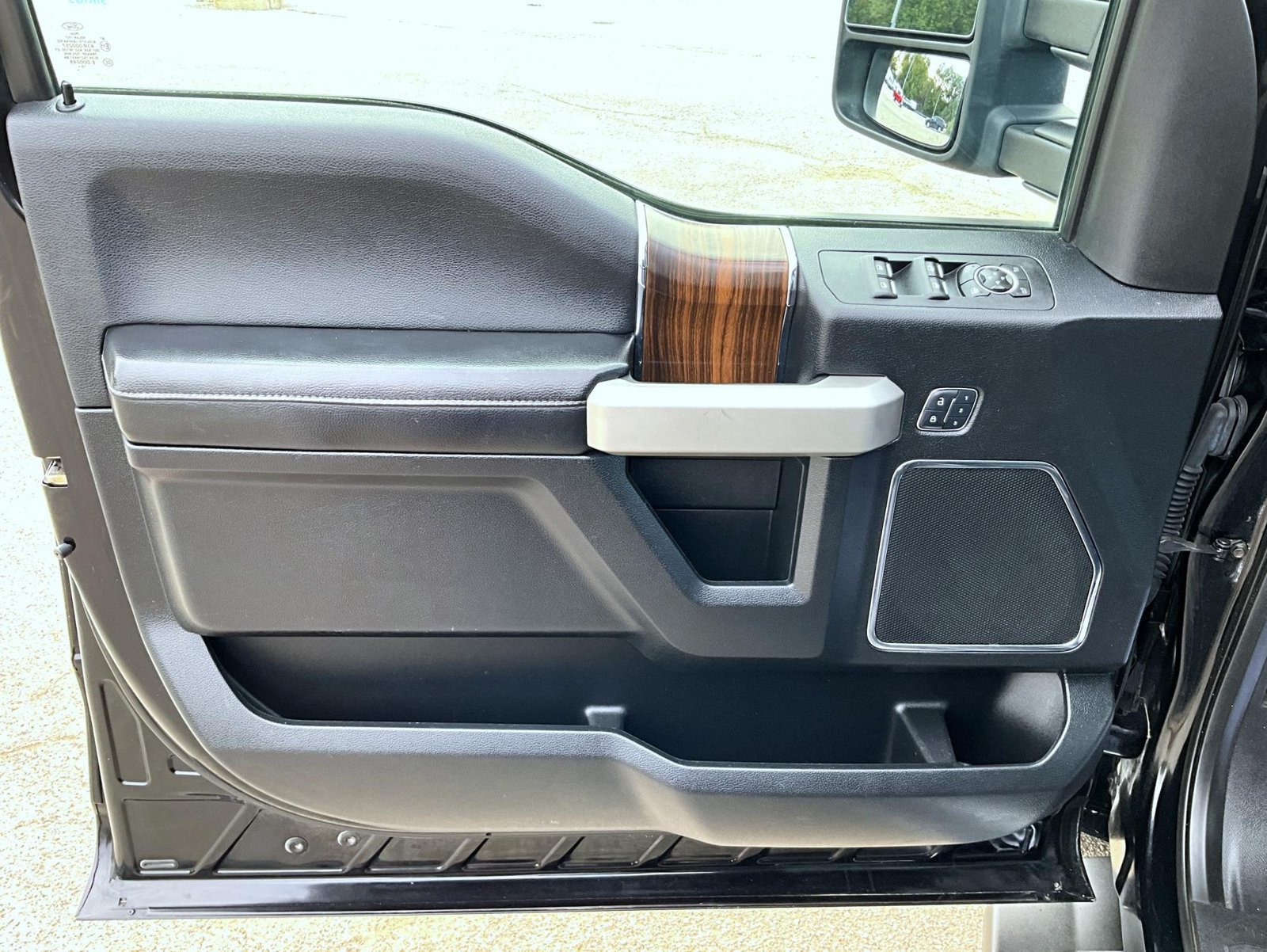 Used 2017 Ford F150 Lariat AWD/4WD image 10