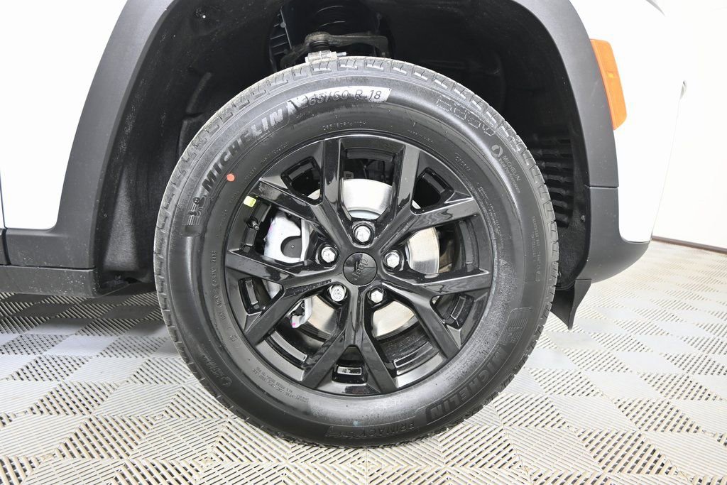 New 2026 Jeep Grand Cherokee Laredo image 11