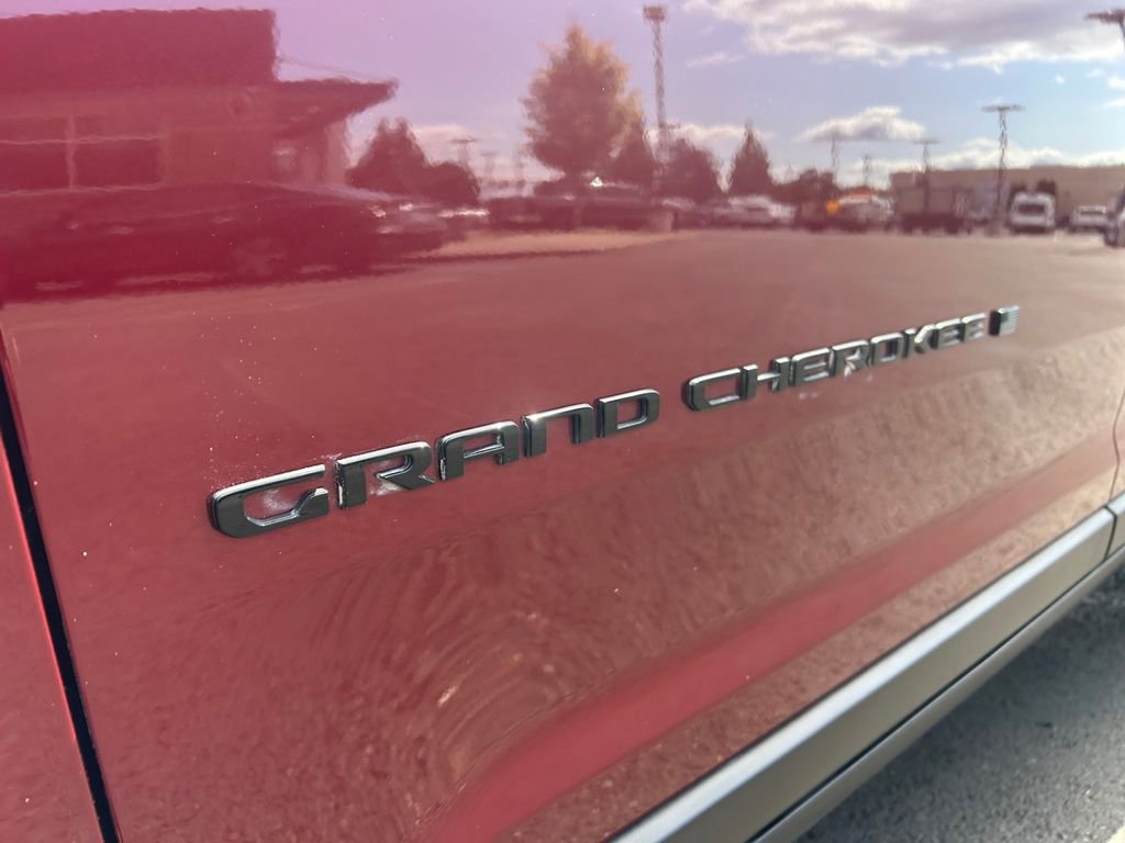 Used 2024 Jeep Grand Cherokee Altitude image 33