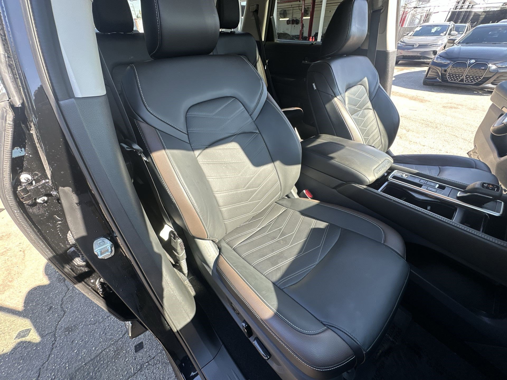 Used 2024 Nissan Pathfinder Platinum w/ Cargo Package image 28