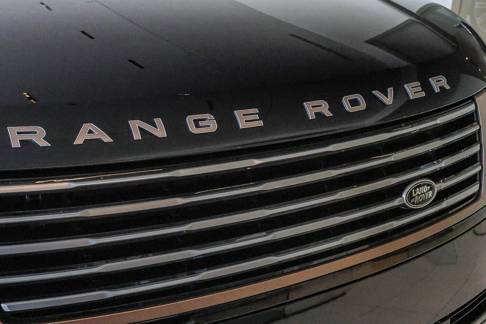 Used 2024 Land Rover Range Rover SV image 14