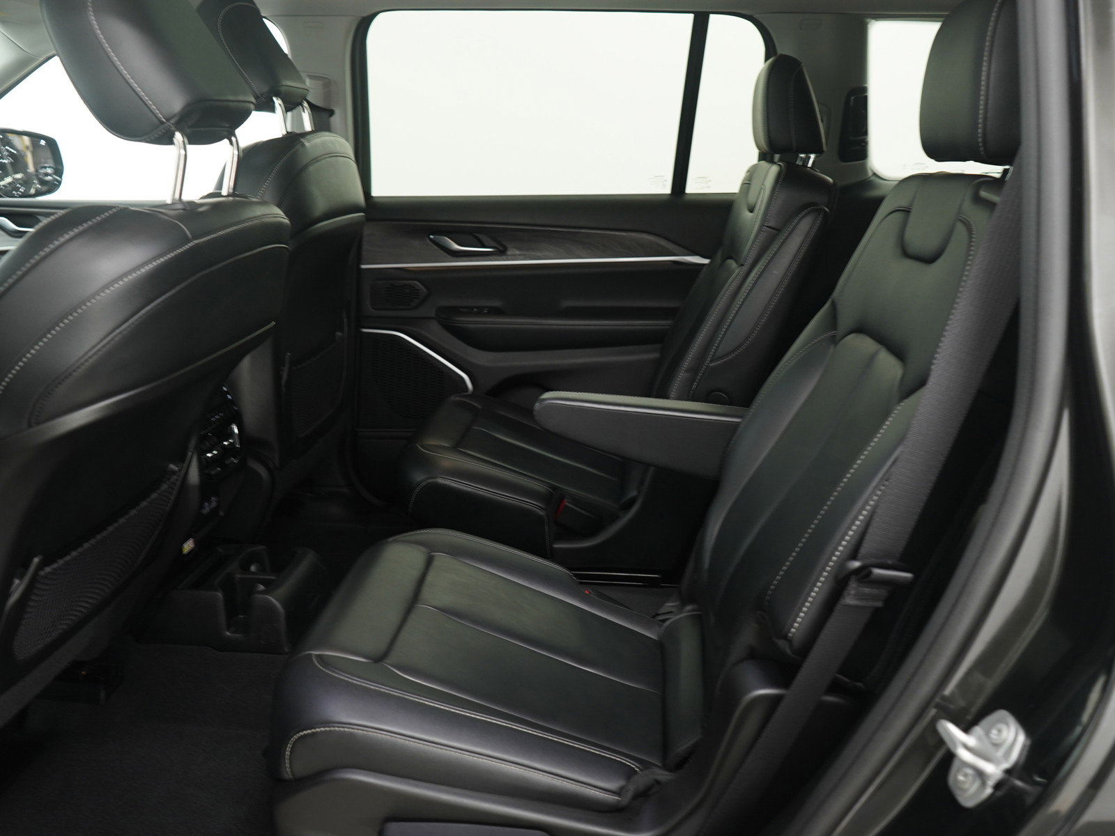 Used 2022 Jeep Grand Cherokee L Limited w/ Trailer Tow Group (B) image 17