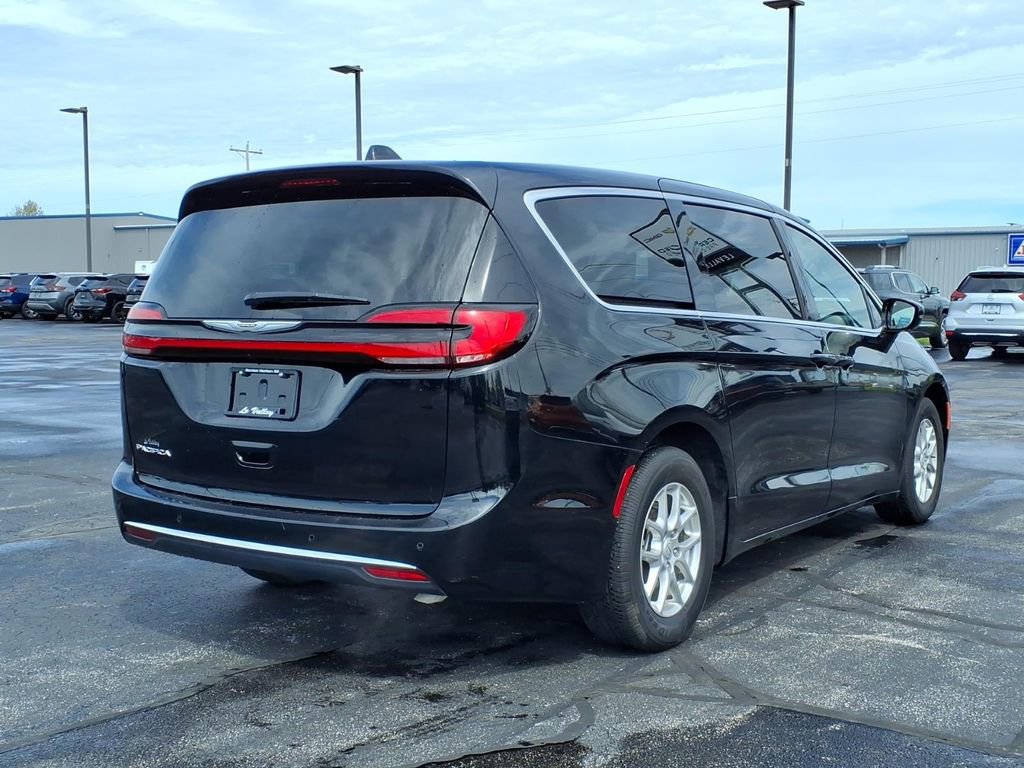 Used 2025 Chrysler Pacifica Select FWD image 18