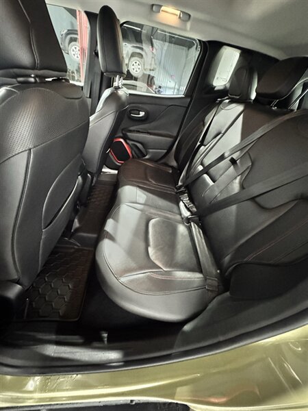 Used 2015 Jeep Renegade Trailhawk w/ Premium Leather Group AWD/4WD image 9