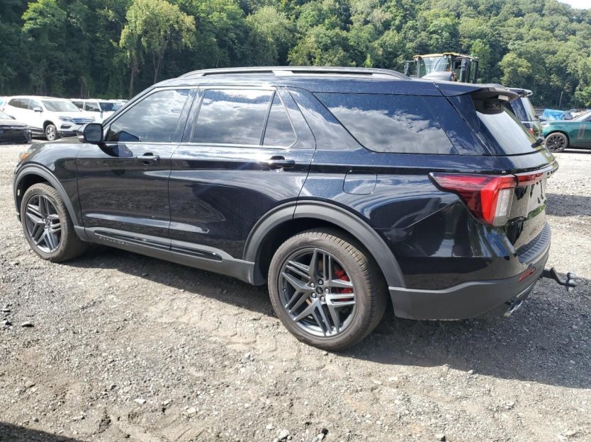 Used 2025 Ford Explorer ST image 3