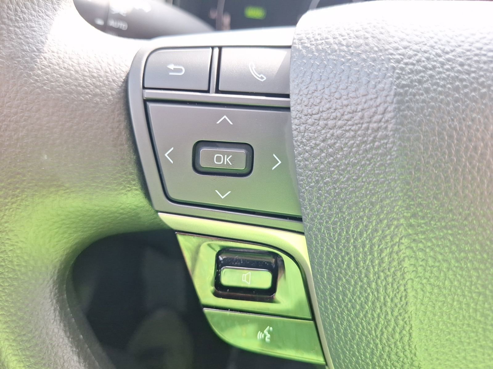 Used 2025 Toyota Camry LE w/ Convenience Package image 21