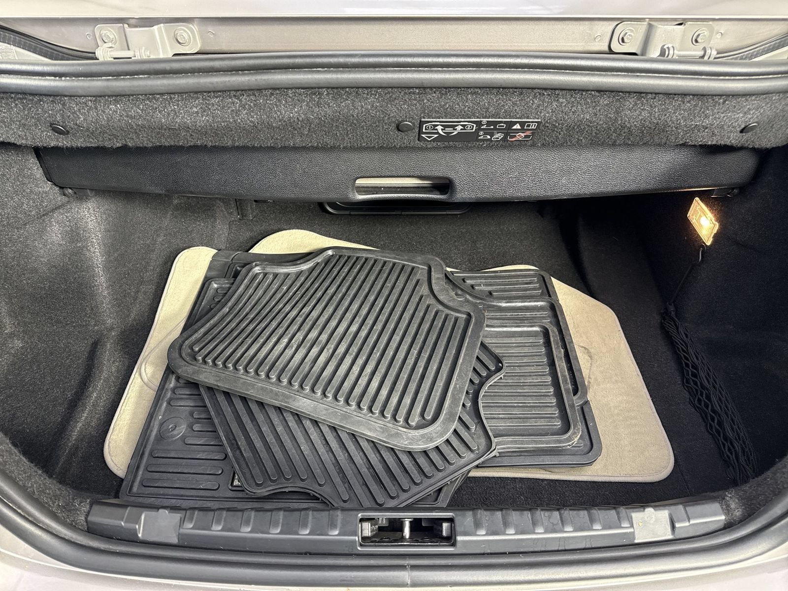 Used 2009 BMW 135i Convertible RWD image 31