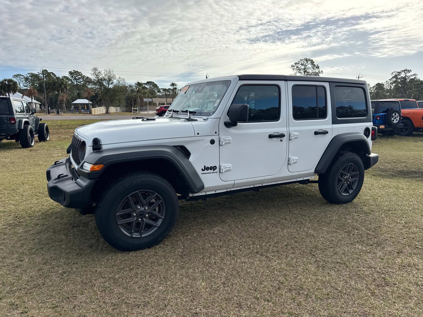 Used 2024 Jeep Wrangler Sport S image 7